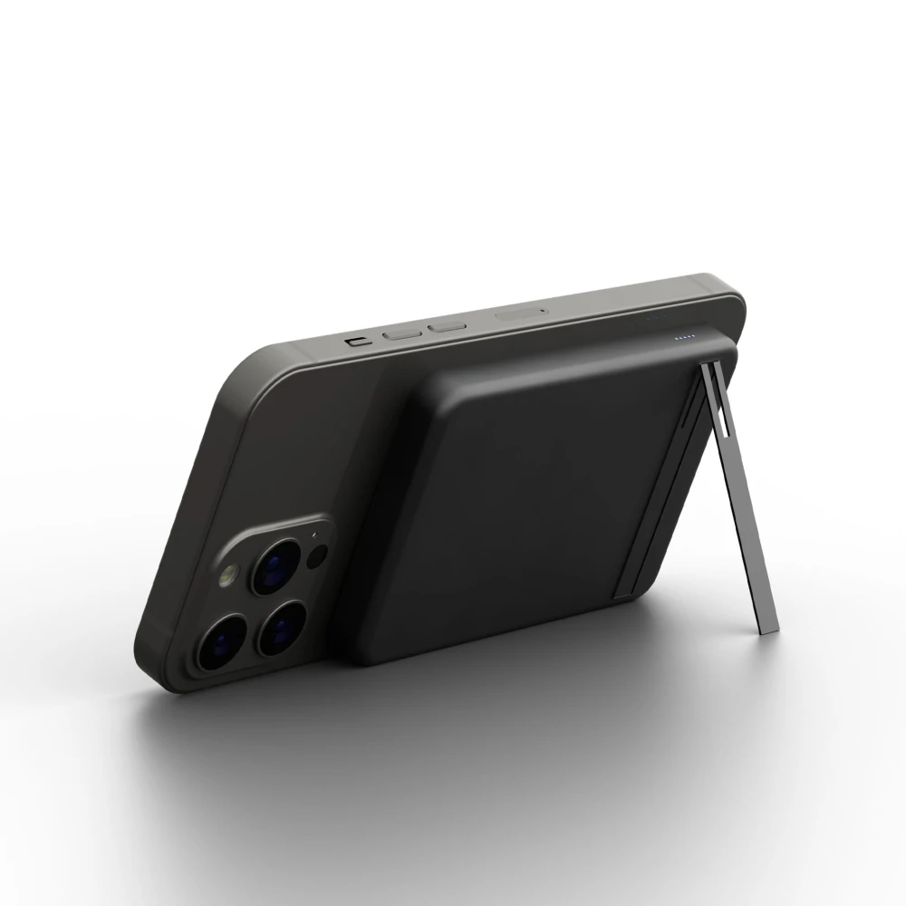 Powerbank z rozłożoną stopką podpierający iPhone’a ustawionego poziomo