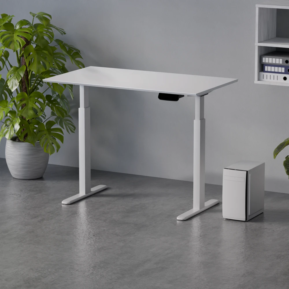 Zestaw biurko elektryczne z regulacją wysokości Control Pro biały 138/67 i fotel ergonomiczny Control Pro biały – w aranżacji wnętrza