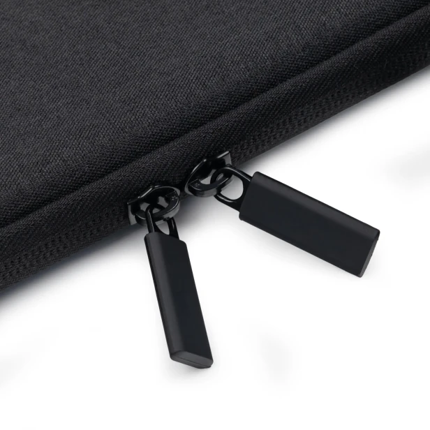 Podwójny suwak etui Varia 15,6" – zbliżenie