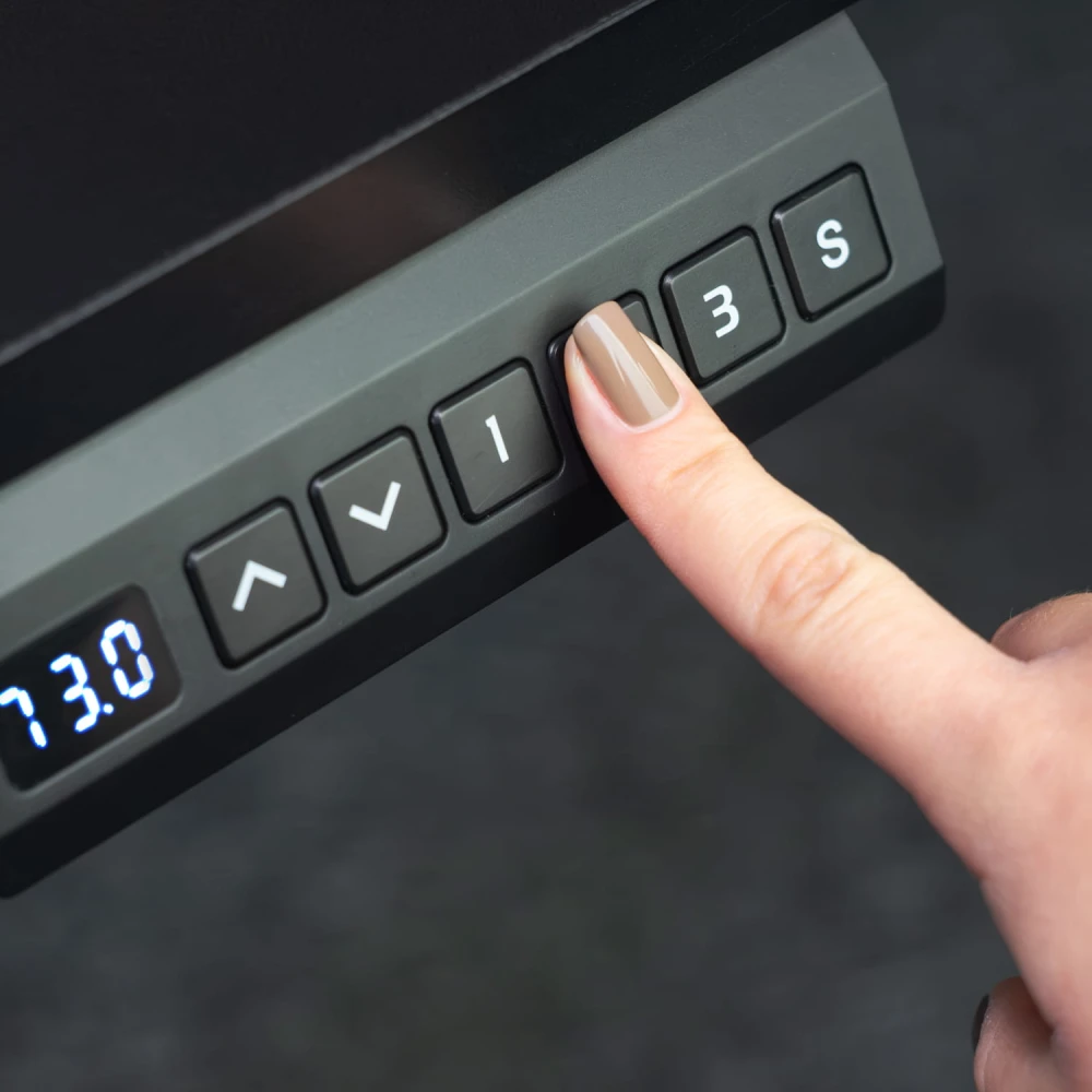 Biurko Control+ 120 Czarny – panel sterowania z bliska