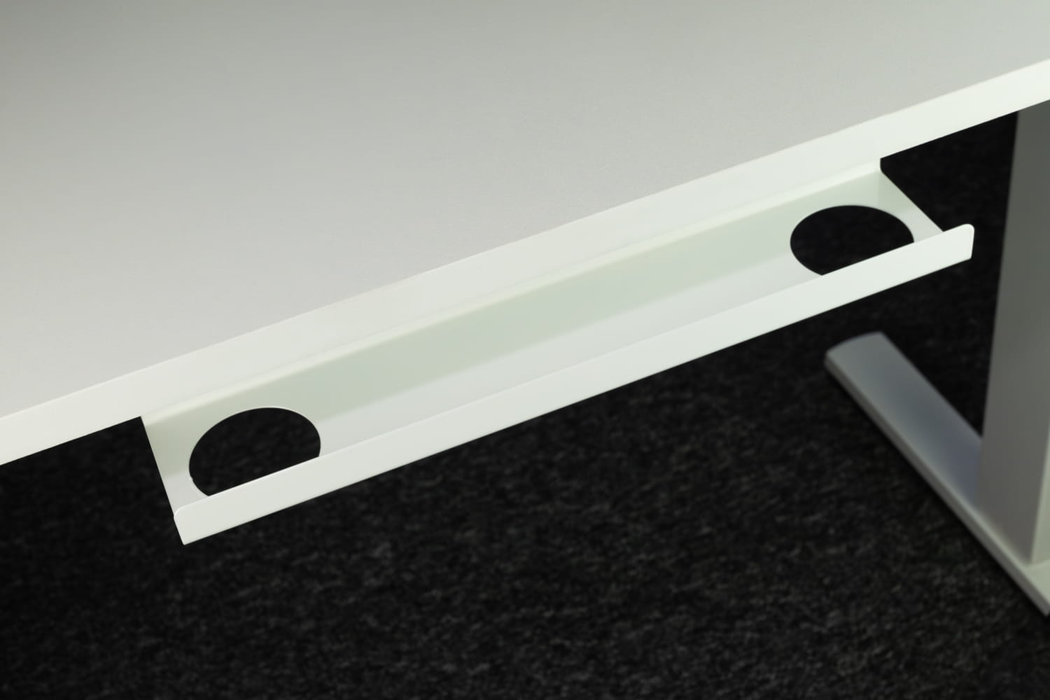 Organizer na kable i wieszaki