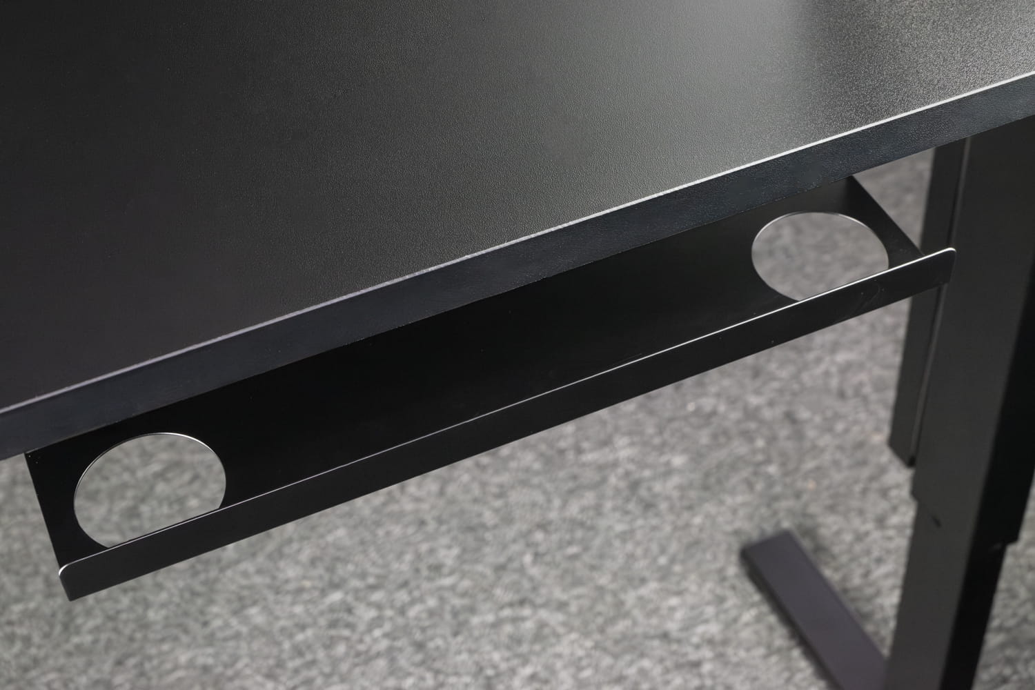 Organizer na kable i wieszaki